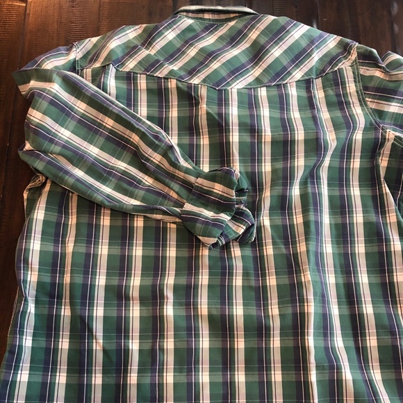 Classic Green Button Up - Picture 4 of 4
